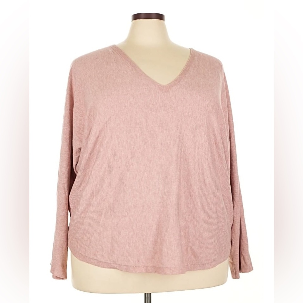 Vila Milano NWOT❗️V Neck Curved Hem Sweater